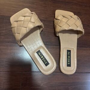 Tan Sandals BRAND NEW - Size 8 (39) Never Worn Flats Braided